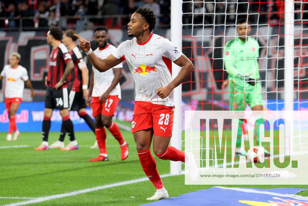 Fussball 1.Bundesliga, RB Leipzig - Eintracht Frankfurt v.l. Torjubel nach dem Tor zum celebrating the goal celebrate 3:0 durch Christopher Nkunku (RB Leipzig) Leipzig