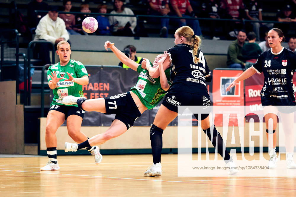 LEONI BASSINER (Fuechse Berlin, 77), Nora Erhardt (SG Nuertingen-Zizishausen, 14), ANOUK NIEUWENWEG (Fuechse Berlin, 47), Lisa Fuchs (SG Nuertingen-Zizishausen, 24), GER, 2. Handball - Bundesliga Frauen, Fuechse Berlin vs. SG Nuertingen-Zizishausen, Saison 2026 27, 5. Spieltag, 10.10.2026 GER, 2. Handball - Bundesliga Frauen, Fuechse Berlin vs. SG Nuertingen-Zizishausen, Saison 2026 27, 5. Spieltag, 10.10.2026 Berlin