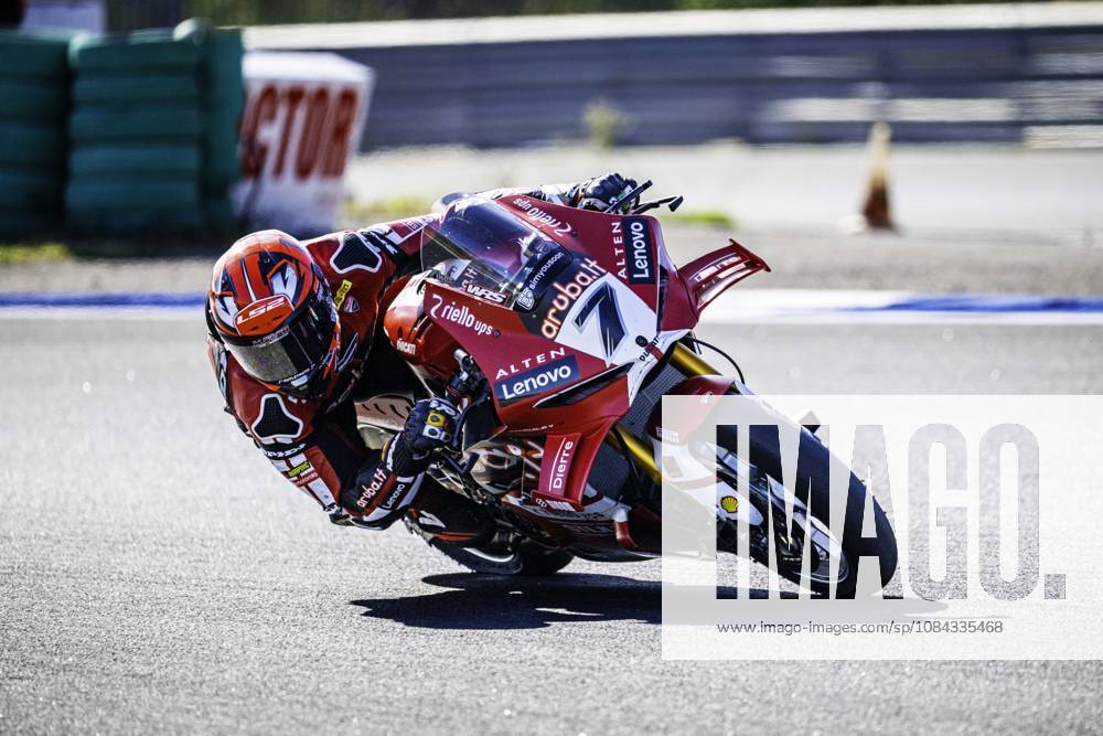 Iker Lecuona of Aruba.It Racing - Ducati in action during the Race 1 of the FIM Superbike World Championship, WM, Weltmeisterschaft at Circuito Estoril on October 10, 2026 in Cascais, Portugal. Cascais Portugal - ZUMAr200 20261010_zsp_r200_104