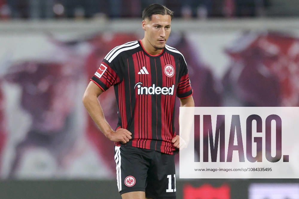 Younes Ebnoutalib (Eintracht Frankfurt) schaut enttaeuscht waehrend des spiels der 1. Bundesliga zwischen RB Leipzig und Eintracht Frankfurt, Red Bull Arena am 10. October 2026 in Leipzig, Deutschland. (Foto von Marco Steinbrenner DeFodi Images) +++ Younes Ebnoutalib (Eintracht Frankfurt) looks dejected during the Bundesliga match between RB Leipzig and Eintracht Frankfurt at Red Bull Arena on October 10, 2026 in Leipzig, Germany. (Photo by Marco Steinbrenner DeFodi Images) DFB DFL REGULATIONS PROHIBIT ANY USE OF PHOTOGRAPHS AS IMAGE SEQUENCES AND OR QUASI-VIDEO. (Photo by Marco Steinbrenner DeFodi Images) -