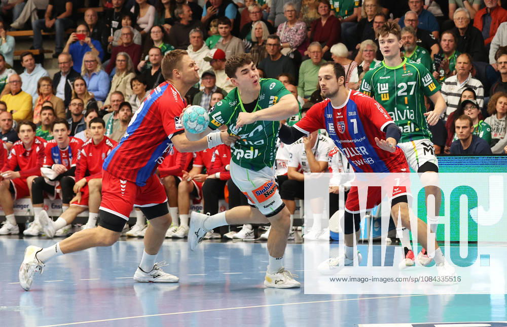 Deutschland, Göppingen, Handball Opel HBL Bundesliga, FRISCH AUF! Göppingen vs. SG BBM Bietigheim, v.l. Fabian Wiederstein (BBM), Elias Newel (FAG), Dominik Claus (BBM)