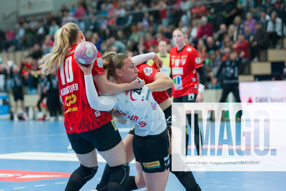 Viktoria Marksteiner (Halle, 10), Zoe Stens (Zwickau, 73), Ilona Kieffer (Halle, 72), SV Union Halle-Neustadt vs. BSV Sachsen Zwickau, Handball Bundesliga Frauen, 1. Bundesliga 5. Spieltag Saison 2026 27, 10.10.2026 Halle SWH Arena Sachsen-Anhalt Deutschland