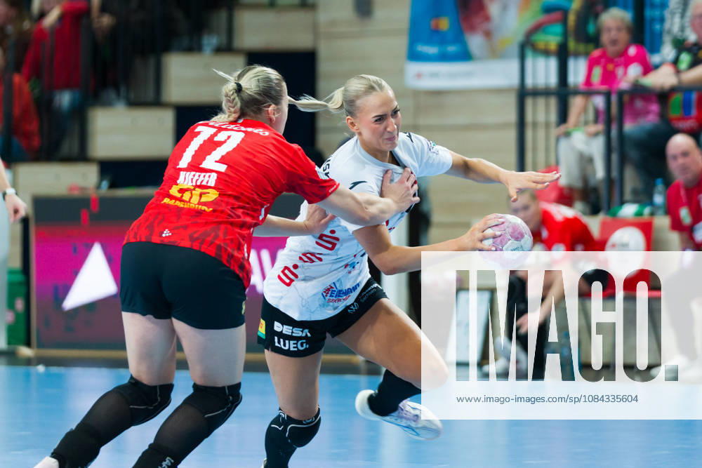 Ilona Kieffer (Halle, 72), Julia Niewiadomska (Zwickau, 44), SV Union Halle-Neustadt vs. BSV Sachsen Zwickau, Handball Bundesliga Frauen, 1. Bundesliga 5. Spieltag Saison 2026 27, 10.10.2026 Halle SWH Arena Sachsen-Anhalt Deutschland