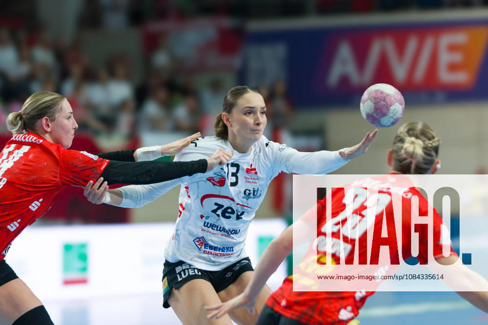 Tina Wagenlader (Halle, 14), Kristina Dramac (Zwickau, 13), Marie Polakova (Halle, 23), SV Union Halle-Neustadt vs. BSV Sachsen Zwickau, Handball Bundesliga Frauen, 1. Bundesliga 5. Spieltag Saison 2026 27, 10.10.2026 Halle SWH Arena Sachsen-Anhalt Deutschland
