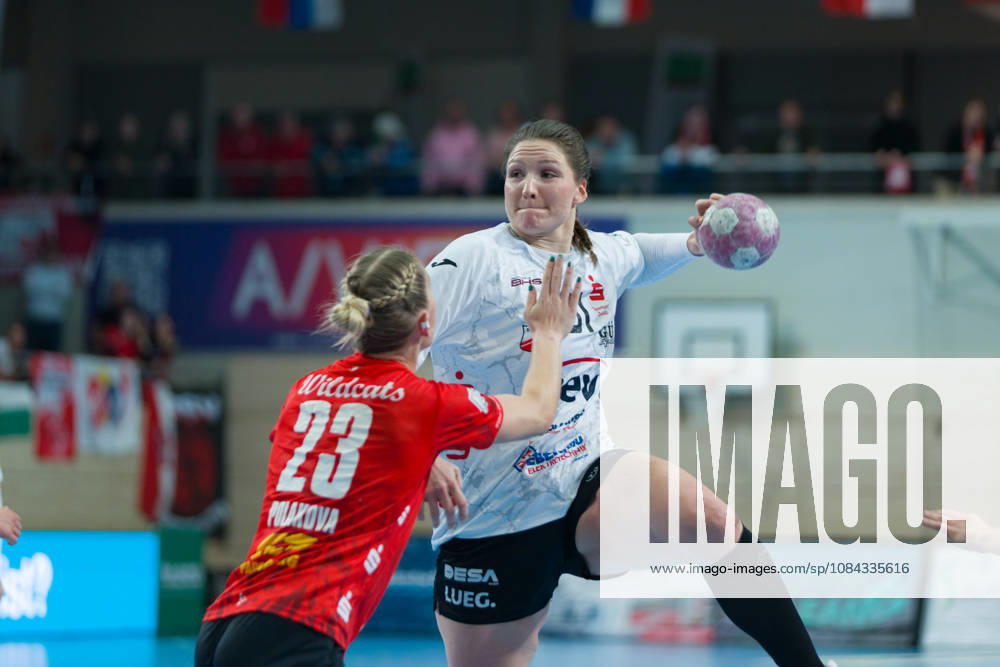 Marie Polakova (Halle, 23), Victoria Hasselbusch (Zwickau, 31), SV Union Halle-Neustadt vs. BSV Sachsen Zwickau, Handball Bundesliga Frauen, 1. Bundesliga 5. Spieltag Saison 2026 27, 10.10.2026 Halle SWH Arena Sachsen-Anhalt Deutschland