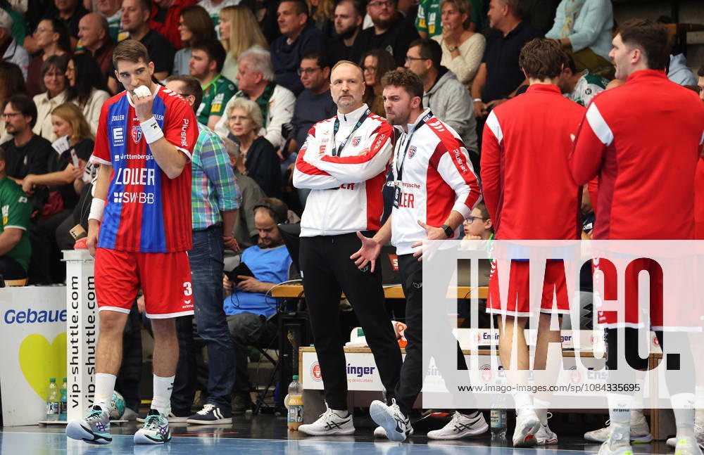 Deutschland, Göppingen, Handball Opel HBL Bundesliga, FRISCH AUF! Göppingen vs. SG BBM Bietigheim, BBM Trainer Hartmut Mayerhoffer, Manuel Schmidt (BBM)