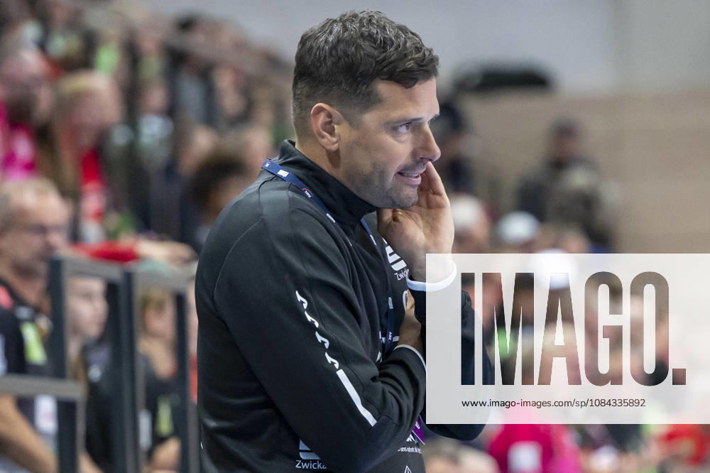 Alsco Handball Bundesliga Frauen, Saison 2026 2027 SV Union Halle-Neustadt vs.BSV Sachsen Zwickau Halle, Deutschland 09.September 2026: Im Bild:Trainer Norman Rentsch (Zwickau) Halle Saale SWH Arena Sachsen-Anhalt Deutschland