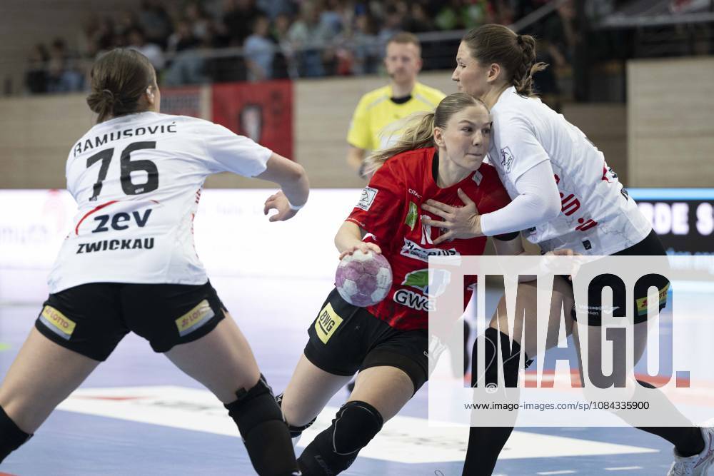 Alsco Handball Bundesliga Frauen, Saison 2026 2027 SV Union Halle-Neustadt vs.BSV Sachsen Zwickau Halle, Deutschland 09.September 2026: Im Bild:v.li.Nina Ramusovic (Zwickau), Viktoria Marksteiner (Halle) und Victoria Hasselbusch (Zwickau) Halle Saale SWH Arena Sachsen-Anhalt Deutschland