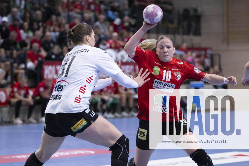 Alsco Handball Bundesliga Frauen, Saison 2026 2027 SV Union Halle-Neustadt vs.BSV Sachsen Zwickau Halle, Deutschland 09.September 2026: Im Bild:v. li. im Zweikampf Victoria Hasselbusch (Zwickau) und Viktoria Marksteiner (Halle) Halle Saale SWH Arena Sachsen-Anhalt Deutschland