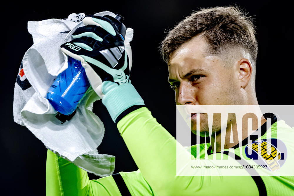 ROTTERDAM - SC Feyenoord Rotterdam goalkeeper Tjark Ernst during the Vriendenloterij Eredivisie match between Feyenoord and AZ at De Kuip on 10 October 2026 in Rotterdam, Netherlands. (Photo by DeFodi Images) -