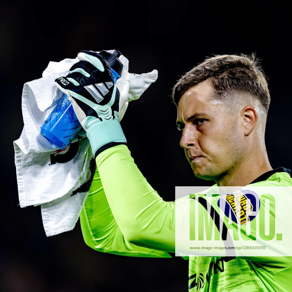 ROTTERDAM - SC Feyenoord Rotterdam goalkeeper Tjark Ernst during the Vriendenloterij Eredivisie match between Feyenoord and AZ at De Kuip on 10 October 2026 in Rotterdam, Netherlands. (Photo by DeFodi Images) -