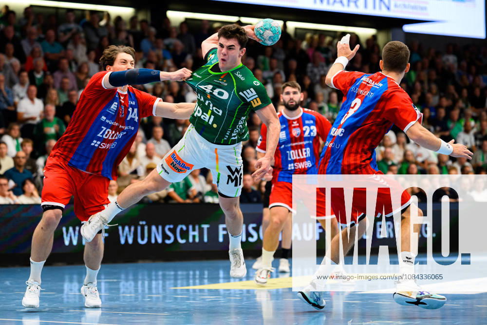 Goeppingen: HBL - 26 27 - Frisch Auf Goeppingen - SG BBM Bietigheim v. li. im Zweikampf Fynn Nicolaus (Bietigheim) und Elias Newel (Goeppingen), Nikola Vlahovic (Bietigheim) Goeppingen EWS Arena Baden-Württemberg Deutschland
