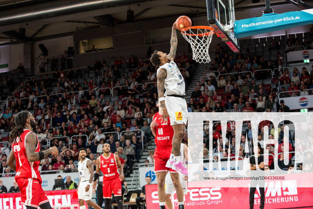 Bamberg, Deutschland 10. Oktober 2026: easyCredit BBL - 2026 2027 - 5. Spieltag - BMA365 Bamberg Baskets gegen Syntainics MBC Im Bild: Jordan Jones (Bamberg) beim Korbleger Brose Arena Bayern