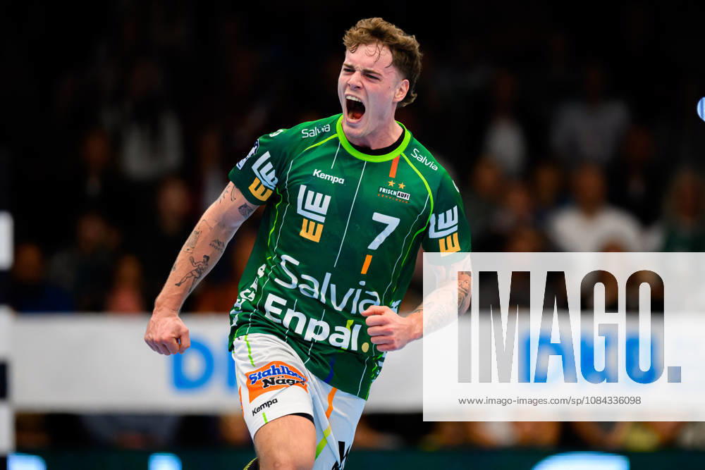 Goeppingen: HBL - 26 27 - Frisch Auf Goeppingen - SG BBM Bietigheim Victor Klöve Kloeve (Goeppingen) Jubel Freude Emotion Torjubel Torschuetze Torschütze Goeppingen EWS Arena Baden-Württemberg Deutschland