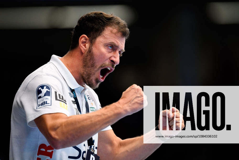 Goeppingen: HBL - 26 27 - Frisch Auf Goeppingen - SG BBM Bietigheim Trainer Ben Matschke (Goeppingen) Jubel Freude Emotion Goeppingen EWS Arena Baden-Württemberg Deutschland