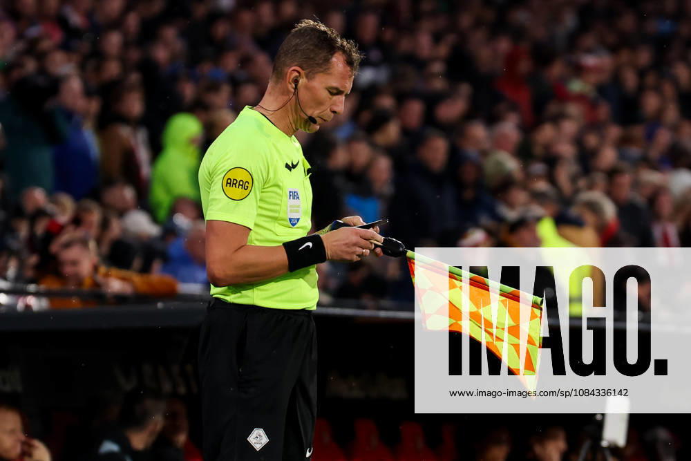 2026-10-10 Feyenoord v AZ Alkmaar - Dutch Eredivisie ROTTERDAM, NETHERLANDS - OCTOBER 10: Assistant referee Hessel Steegstra in action during the Dutch Eredivisie match between Feyenoord and AZ Alkmaar at Stadion Feijenoord on October 10, 2026 in Rotterdam, Netherlands. Rotterdam Stadion Feijenoord Netherlands Content not available for redistribution in The Netherlands directly or indirectly through any third parties.