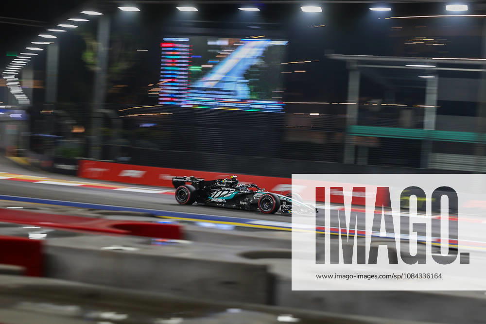 2026 Formula 1 Singapore Grand Prix SINGAPORE - OCT 10: Mercedes’s driver Kimi Antonelli during the Qualifying Session at the Formula One Grand Prix of Singapore, at the Marina Bay Street Circuit in Singapore, on October 10, 2026. Daniel Ceng Anadolu Singapore Singapore. Editorial use only. Please get in touch for any other usage.