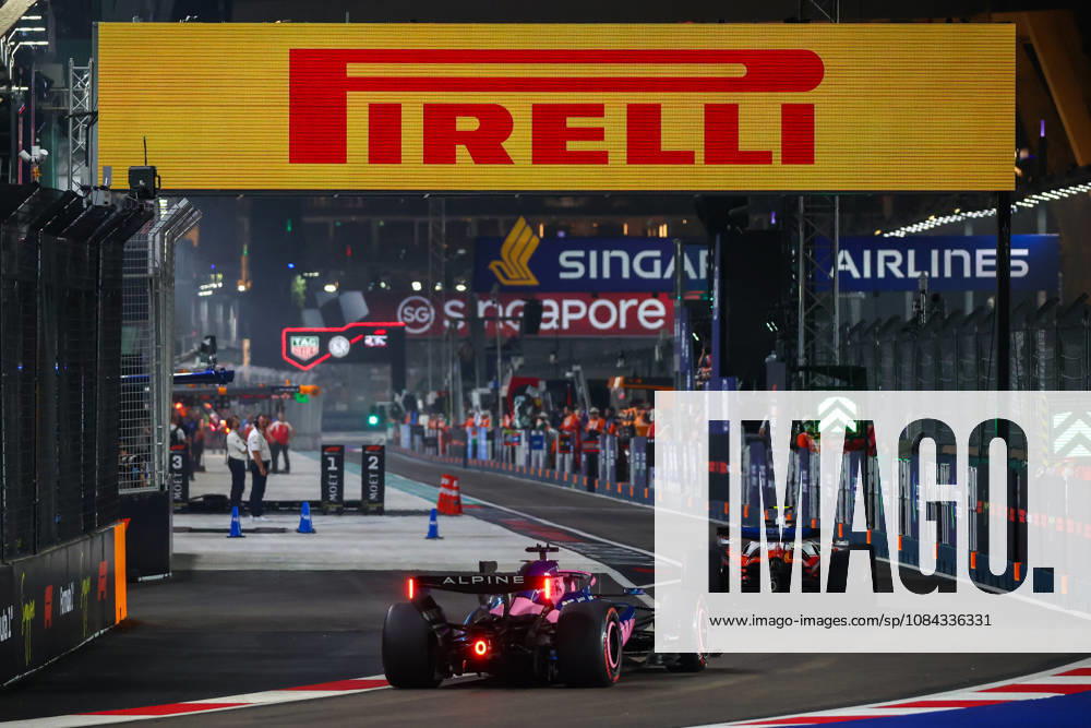 2026 Formula 1 Singapore Grand Prix SINGAPORE - OCTOBER 10: Drivers enter the pit lane during the Qualifying Session at the Formula One Grand Prix of Singapore, at the Marina Bay Street Circuit in Singapore, on October 10, 2026. Daniel Ceng Anadolu Singapore Singapore. Editorial use only. Please get in touch for any other usage.