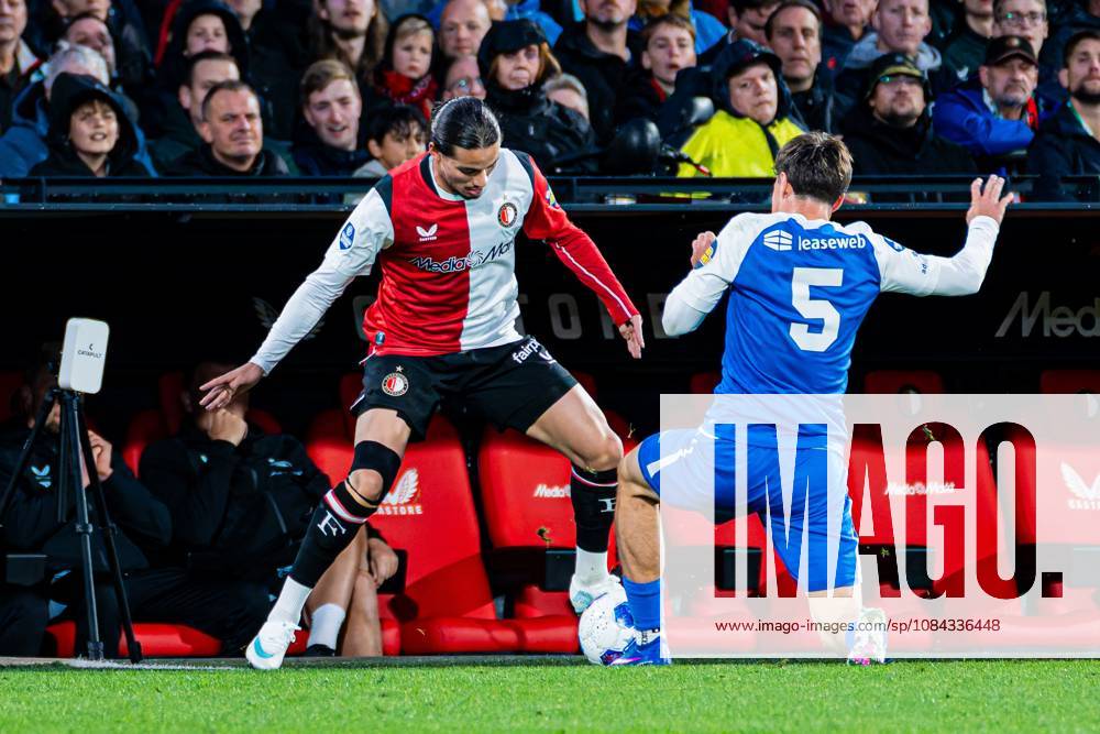 ROTTERDAM - Anis Hadj Moussa of Feyenoord battles for possession with Mateo Chavez of AZ Alkmaar during the Eredivisie match between Feyenoord and AZ Alkmaar at Stadion Feijenoord on 10 October 2026 in Rotterdam, the Netherlands. KEVIN SENDERS ANP Eredivisie 2026 27 ANPxSportx xMarcelxterxBalsxIVx 572047932 originalFilename: 572047932