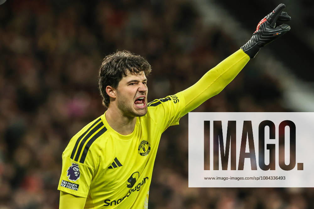 Premier League: Manchester United, ManU v Tottenham Hotspur Manchester United goalkeeper Senne Lammens gives his team instructions during the Premier League match Manchester United vs Tottenham Hotspur at Old Trafford, Manchester, United Kingdom on 10 October 2026 (Photo by Mark Cosgrove News Images) Manchester Old Trafford Greater Manchester United Kingdom