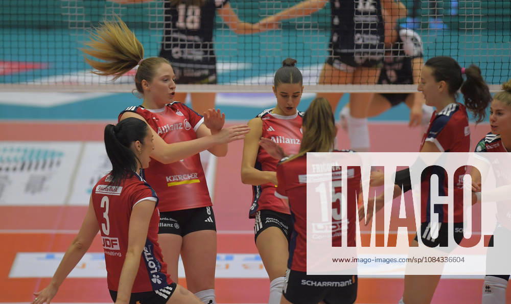 Stuttgarter Jubel, links Eleanor Holthaus, Volleyball, 1. Bundesliga, Dresdner SC - MTV Allianz Stuttgart, (c) Dresden