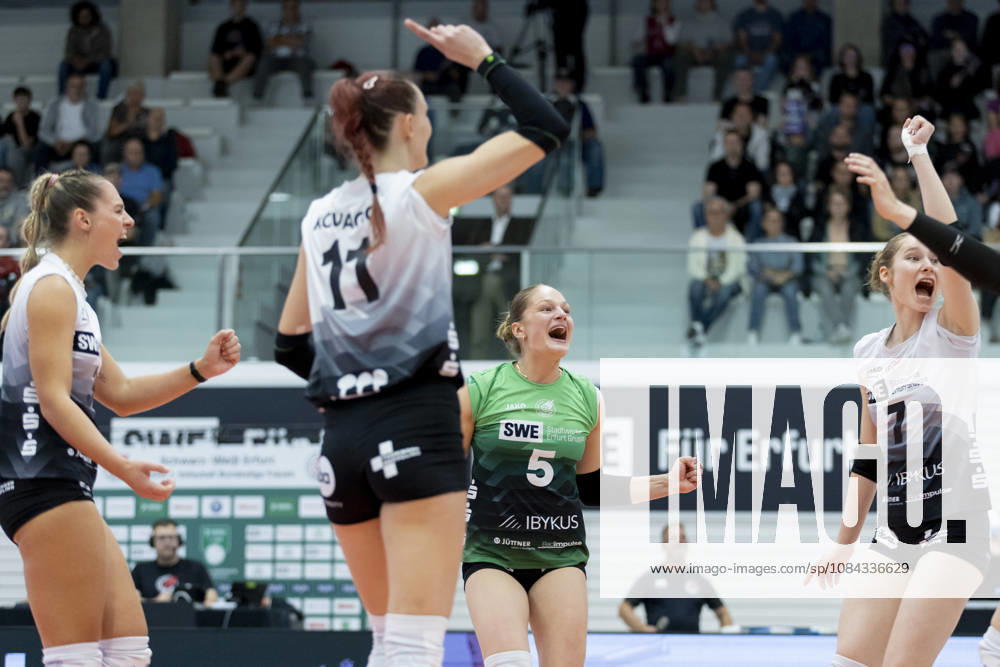DEKRA 1. Bundesliga Frauen: Schwarz-Weiss Erfurt vs. Rote Raben Vilsbiburg; Erfurt; 10.10.2026 Jubel, von links, Lina-Marie Lieb ( 3; Schwarz-Weiss Erfurt), Isabel Petra KovaÄić ( 11; Schwarz-Weiss Erfurt), Lotte Goertz ( 5; Schwarz-Weiss Erfurt) und Teresa Ziegenbalg ( 7; Schwarz-Weiss Erfurt) DEKRA 1. Bundesliga Frauen: Schwarz-Weiss Erfurt vs. Rote Raben Vilsbiburg; Riethsporthalle Erfurt