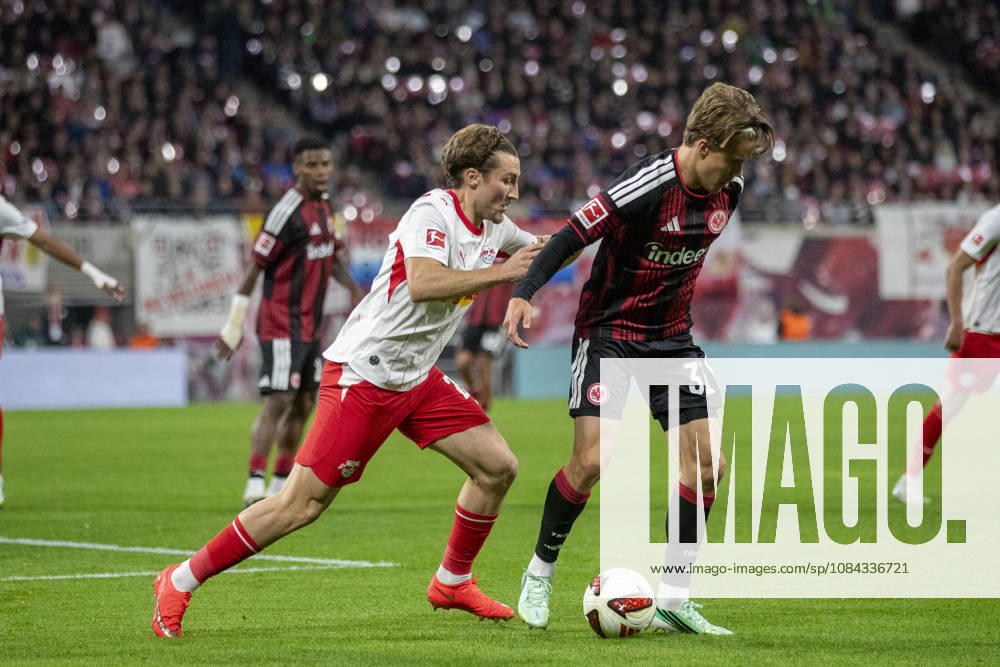 GER, Leipzig, Fussball, Bundesliga, 5. Spieltag, RB Leipzig vs. Eintracht Frankfurt im Bild v.l.: Rocco Reitz (RB Leipzig 20), Love Arrhov (Eintracht Frankfurt 31), Zweikampf 10.10.2026, Red-Bull Arena Leipzig DFL DFB REGULATIONS PROHIBIT ANY USE OF PHOTOGRAPHS AS IMAGE SEQUENCES AND OR QUASI-VIDEO, Leipzig Red-Bull Arena Sachsen Germany