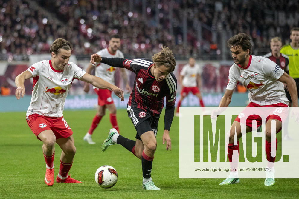 GER, Leipzig, Fussball, Bundesliga, 5. Spieltag, RB Leipzig vs. Eintracht Frankfurt im Bild v.l.: Rocco Reitz (RB Leipzig 20), Love Arrhov (Eintracht Frankfurt 31), Zweikampf 10.10.2026, Red-Bull Arena Leipzig DFL DFB REGULATIONS PROHIBIT ANY USE OF PHOTOGRAPHS AS IMAGE SEQUENCES AND OR QUASI-VIDEO, Leipzig Red-Bull Arena Sachsen Germany