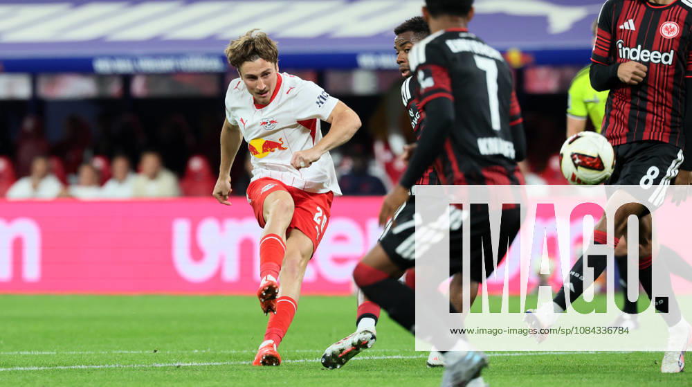 RB Leipzig - Frankfurt Bundesliga Leipzig, 10.10.2026, Red Bull Arena, Fußball, 1.Bundesliga, 5.Spieltag , RB Leipzig vs. SG Eintracht Frankfurt , Im Bild: Torchance für RB Leipzig. Rocco Reitz (20, RB Leipzig) beim Torschuß. , Nur zur redaktionellen Nutzung. Only editorial use. , DFL DFB regulations prohibit any use of photographs as image sequences and or quasi-video. ,