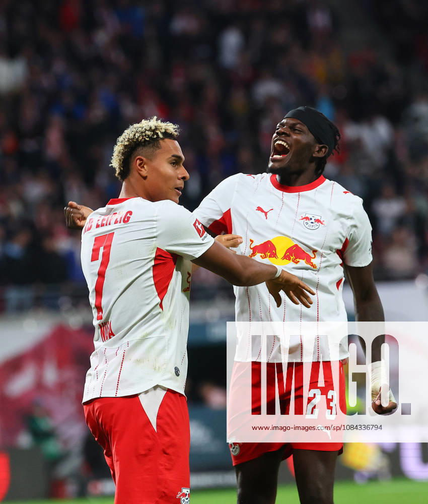 RB Leipzig - Frankfurt Bundesliga Leipzig, 10.10.2026, Red Bull Arena, Fussball, Bundesliga, Spieltag 5 , RB Leipzig vs. SG Eintracht Frankfurt , Tor für Leipzig zum5:0. Im Bild: Torschütze Antonio Nusa (7, RB Leipzig), und Castello Lukeba (23, RB Leipzig) Torjubel. ,