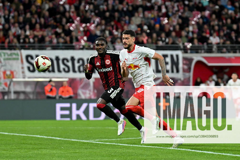 Fußball I Herren I Saison 2026-2027 I Bundesliga I 5. Spieltag I RB Leipzig - Eintracht Frankfurt I 10.10.2026 Lilian Brassier (3, Eintracht Frankfurt), Romulo Cardoso Da Cruz (40, RB Leipzig) Leipzig Red Bull Arena Sachsen Deutschland