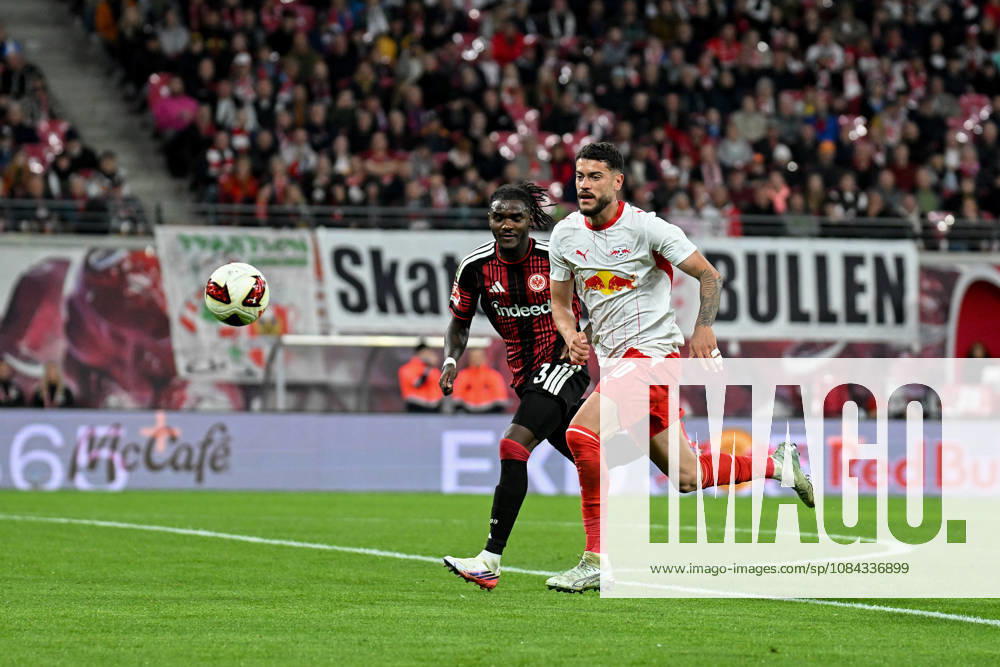 Fußball I Herren I Saison 2026-2027 I Bundesliga I 5. Spieltag I RB Leipzig - Eintracht Frankfurt I 10.10.2026 Lilian Brassier (3, Eintracht Frankfurt), Romulo Cardoso Da Cruz (40, RB Leipzig) Leipzig Red Bull Arena Sachsen Deutschland