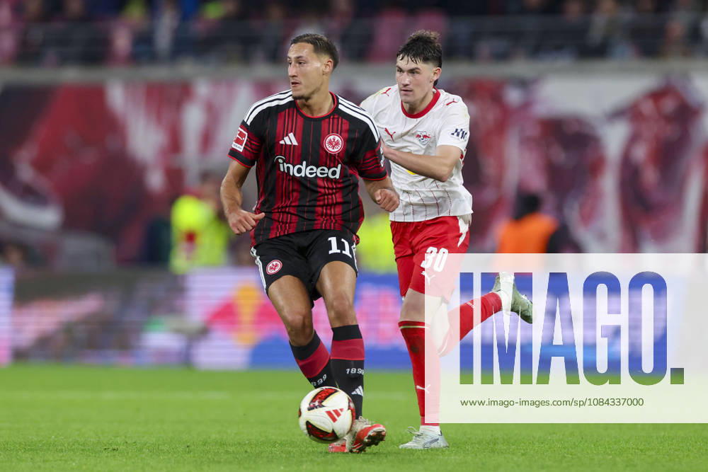 Younes Ebnoutalib (Eintracht Frankfurt) und Andrija Maksimovic (RB Leipzig) kaempfen um den Ball waehrend des spiels der 1. Bundesliga zwischen RB Leipzig und Eintracht Frankfurt, Red Bull Arena am 10. October 2026 in Leipzig, Deutschland. (Foto von Marco Steinbrenner DeFodi Images) +++ Younes Ebnoutalib (Eintracht Frankfurt) und Andrija Maksimovic (RB Leipzig) battle for the ball during the Bundesliga match between RB Leipzig and Eintracht Frankfurt at Red Bull Arena on October 10, 2026 in Leipzig, Germany. (Photo by Marco Steinbrenner DeFodi Images) DFB DFL REGULATIONS PROHIBIT ANY USE OF PHOTOGRAPHS AS IMAGE SEQUENCES AND OR QUASI-VIDEO. (Photo by Marco Steinbrenner DeFodi Images) -