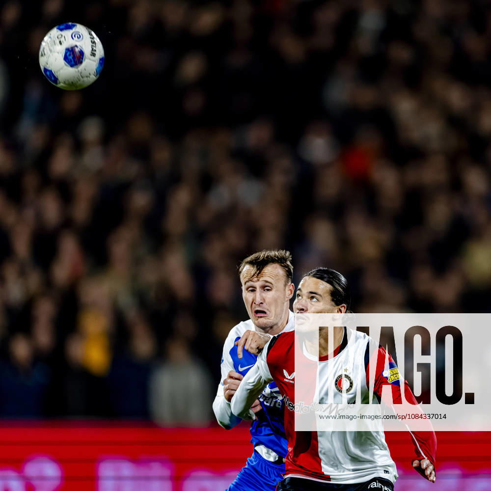 ROTTERDAM - AZ Alkmaar midfielder Peer Koopmeiners, SC Feyenoord Rotterdam forward Anis Hadj Moussa during the Vriendenloterij Eredivisie match between Feyenoord and AZ at De Kuip on 10 October 2026 in Rotterdam, Nederland. (Photo by DeFodi Images) -