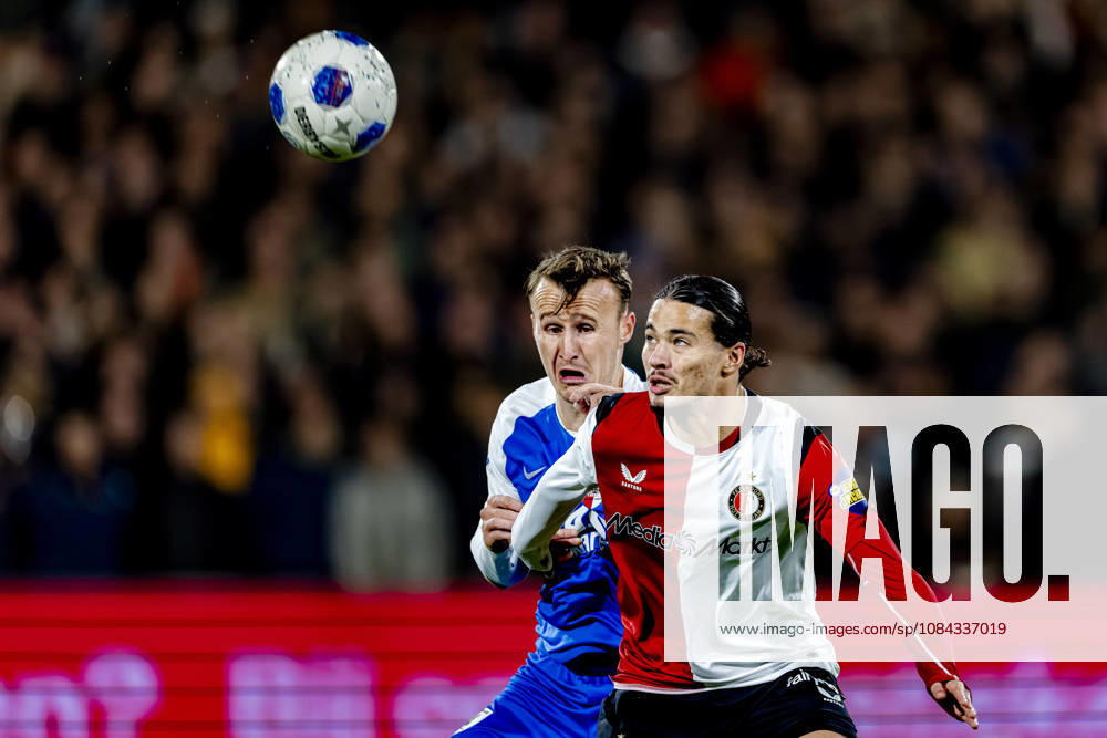 ROTTERDAM - AZ Alkmaar midfielder Peer Koopmeiners, SC Feyenoord Rotterdam forward Anis Hadj Moussa during the Vriendenloterij Eredivisie match between Feyenoord and AZ at De Kuip on 10 October 2026 in Rotterdam, Nederland. (Photo by DeFodi Images) -