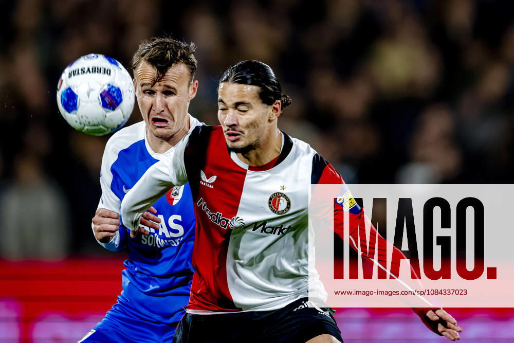 ROTTERDAM - AZ Alkmaar midfielder Peer Koopmeiners and SC Feyenoord Rotterdam forward Anis Hadj Moussa during the Vriendenloterij Eredivisie match between Feyenoord and AZ at De Kuip on 10 October 2026 in Rotterdam, Nederland. (Photo by DeFodi Images) -