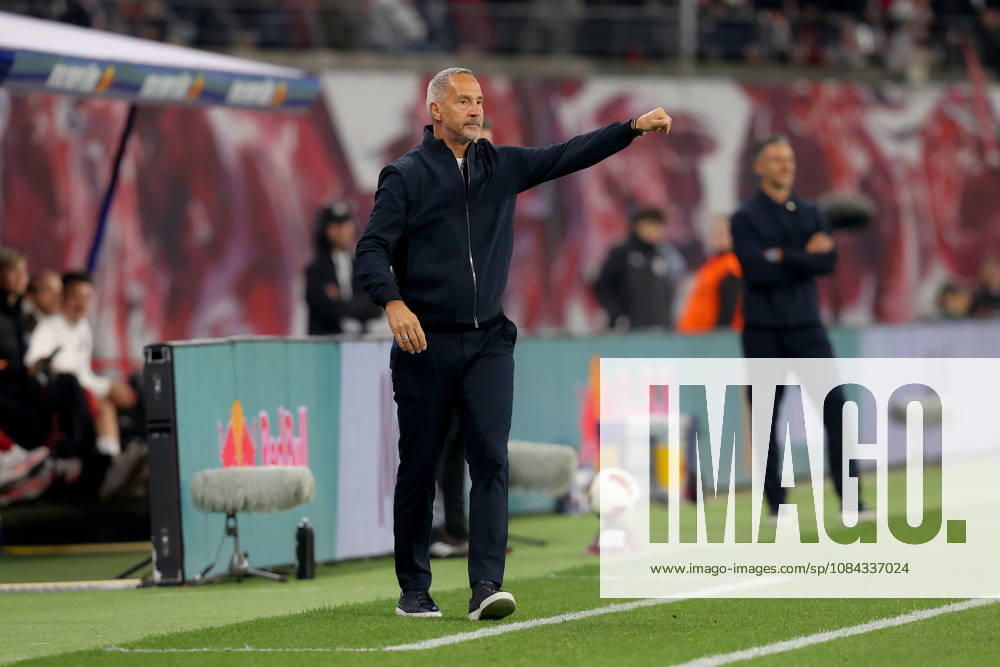 Fussball 1.Bundesliga, RB Leipzig - Eintracht Frankfurt v.l. Trainer Adolf Adi Hütter (Eintracht Frankfurt) Leipzig