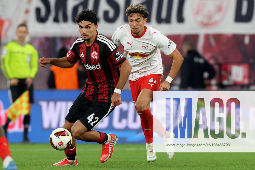 Fussball 1.Bundesliga, RB Leipzig - Eintracht Frankfurt v.l. Can Uzun (Eintracht Frankfurt) Neil El Aynaoui (RB Leipzig) Zweikampf, Aktion, action, battle for the ball Leipzig