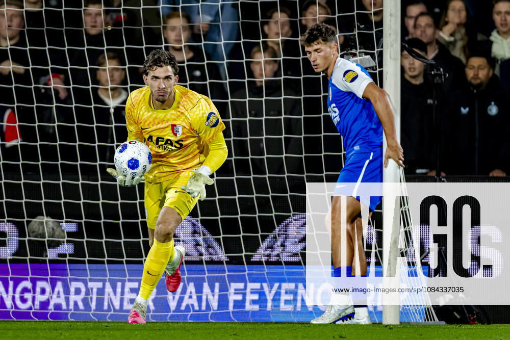 ROTTERDAM - AZ Alkmaar goalkeeper Jari De Busser during the Vriendenloterij Eredivisie match between Feyenoord and AZ at De Kuip on 10 October 2026 in Rotterdam, Nederland. (Photo by DeFodi Images) -