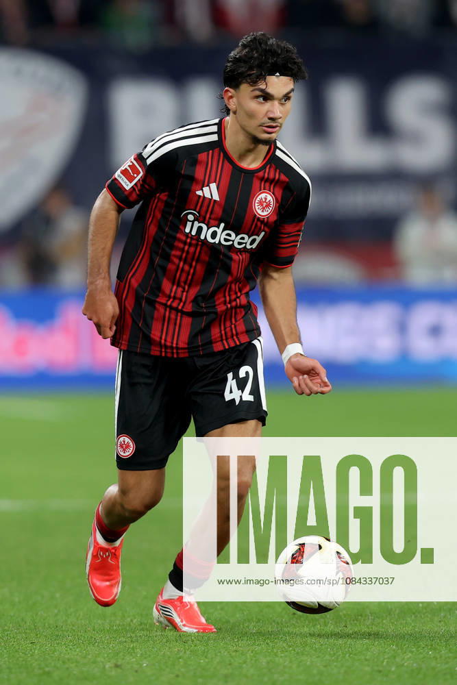 Fussball 1.Bundesliga, RB Leipzig - Eintracht Frankfurt v.l. Can Uzun (Eintracht Frankfurt) Freisteller Leipzig