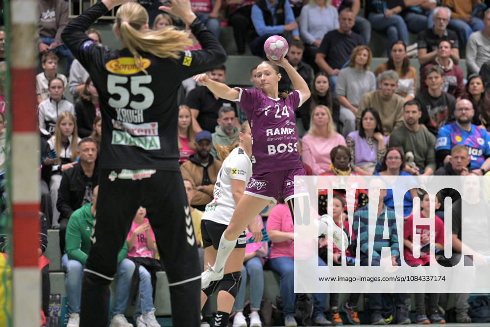 Marie Luisa Stumpf (TusSies Metzingen, 24) beim Torwurf gegen June Cecilie Krogh (SCM Ramnicu Valcea, 55) im Tor TusSies Metzingen vs. SCM Ramnicu Valcea, Handball, EHF, Europa Leauge Qualifikation Rueckspiel, Saison 2026 2027, 10.10.2026 TusSies Metzingen vs. SCM Ramnicu Valcea, Handball, EHF, Europa Leauge Qualifikation Rueckspiel, Saison 2026 2027, 10.10.2026 Metzingen