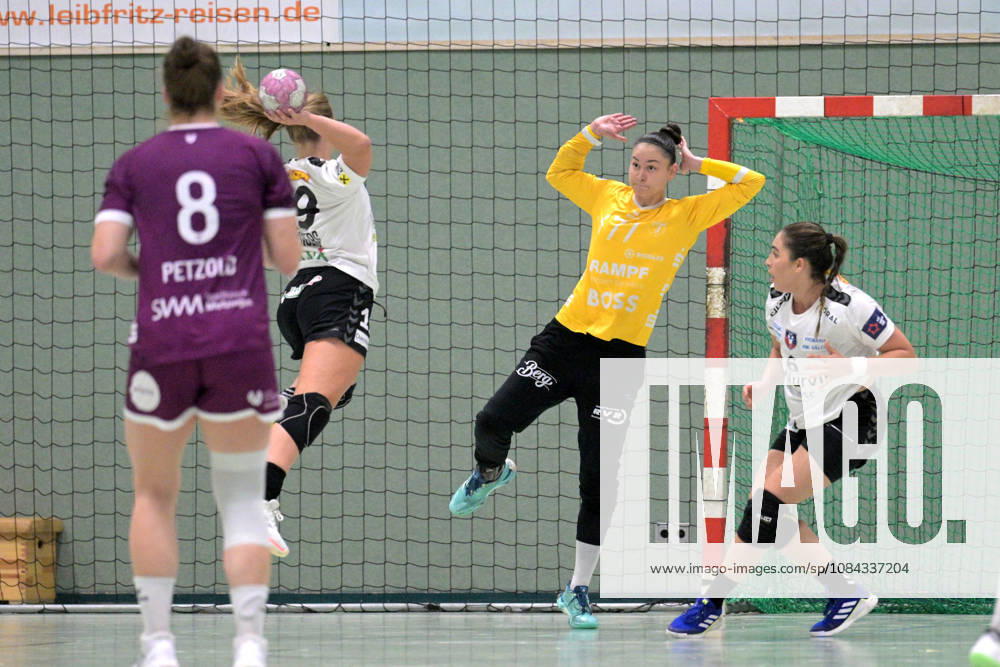 Sara Suba (TusSies Metzingen, 77) im Tor gegen Zoe Sprengers (SCM Ramnicu Valcea, 19) beim Torwurf TusSies Metzingen vs. SCM Ramnicu Valcea, Handball, EHF, Europa Leauge Qualifikation Rueckspiel, Saison 2026 2027, 10.10.2026 TusSies Metzingen vs. SCM Ramnicu Valcea, Handball, EHF, Europa Leauge Qualifikation Rueckspiel, Saison 2026 2027, 10.10.2026 Metzingen