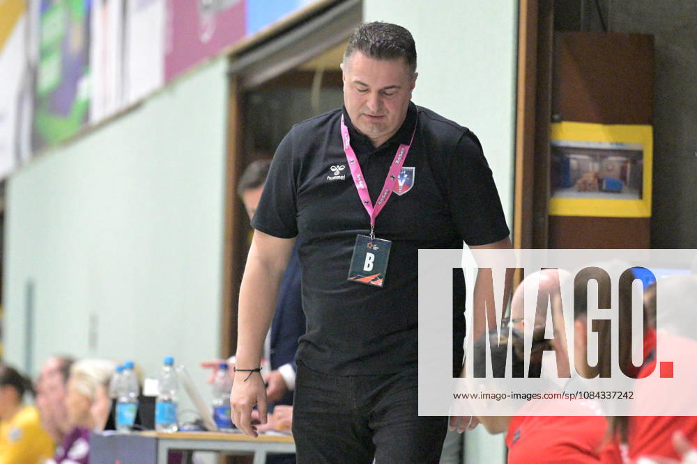 Constantin Florentin Pera (SCM Ramnicu Valcea, Head Coach) TusSies Metzingen vs. SCM Ramnicu Valcea, Handball, EHF, Europa Leauge Qualifikation Rueckspiel, Saison 2026 2027, 10.10.2026 TusSies Metzingen vs. SCM Ramnicu Valcea, Handball, EHF, Europa Leauge Qualifikation Rueckspiel, Saison 2026 2027, 10.10.2026 Metzingen