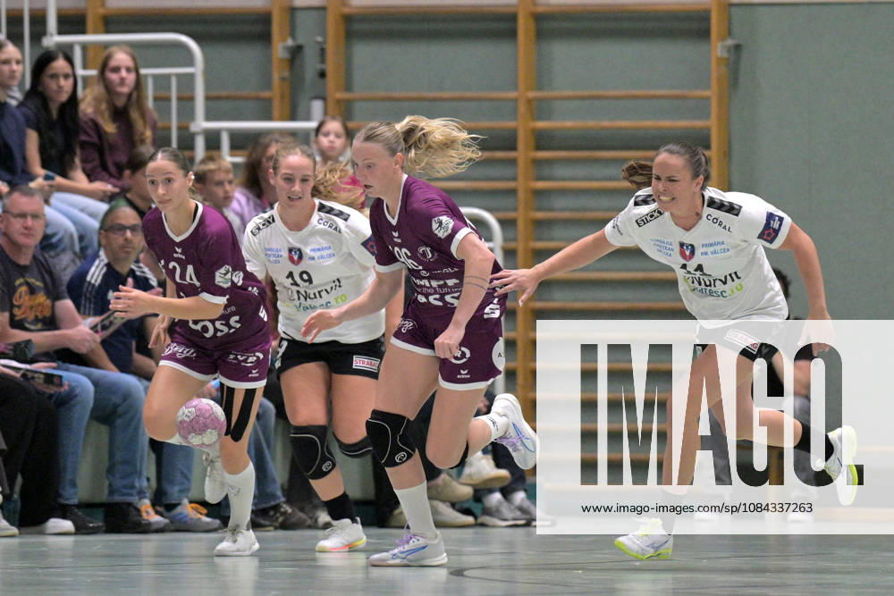 Charlotte Cholevova (TusSies Metzingen, 96) am Ball gegen Amalie Wulff Nielsen (SCM Ramnicu Valcea, 11) TusSies Metzingen vs. SCM Ramnicu Valcea, Handball, EHF, Europa Leauge Qualifikation Rueckspiel, Saison 2026 2027, 10.10.2026 TusSies Metzingen vs. SCM Ramnicu Valcea, Handball, EHF, Europa Leauge Qualifikation Rueckspiel, Saison 2026 2027, 10.10.2026 Metzingen