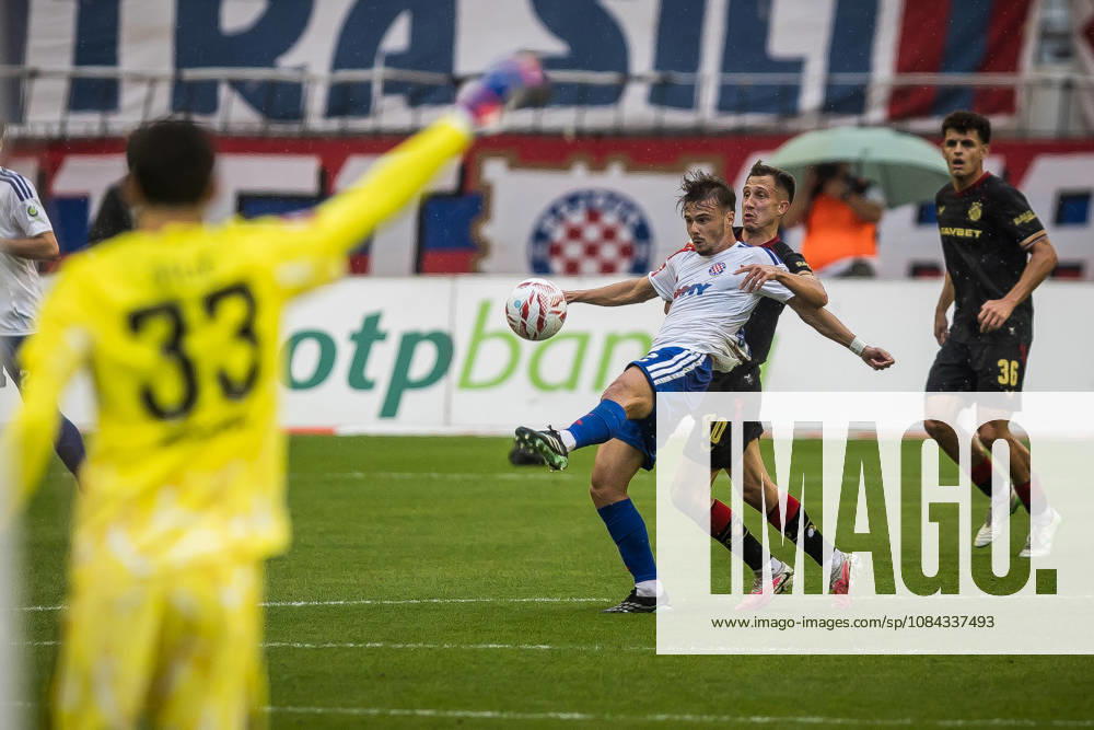 SuperSport HNL, round 09: HNK Hajduk Split v GNK Dinamo Zagreb Simun Hrgovic of HNK Hajduk Split and Lukas Kacavenda of GNK Dinamo Zagreb during the SuperSport HNL 2026. 2027. round 09 match between HNK Hajduk Split and GNK Dinamo Zagreb at Poljud Stadium in Split, Croatia on October 10, 2026. ZvonimirxBarisin PIXSELL