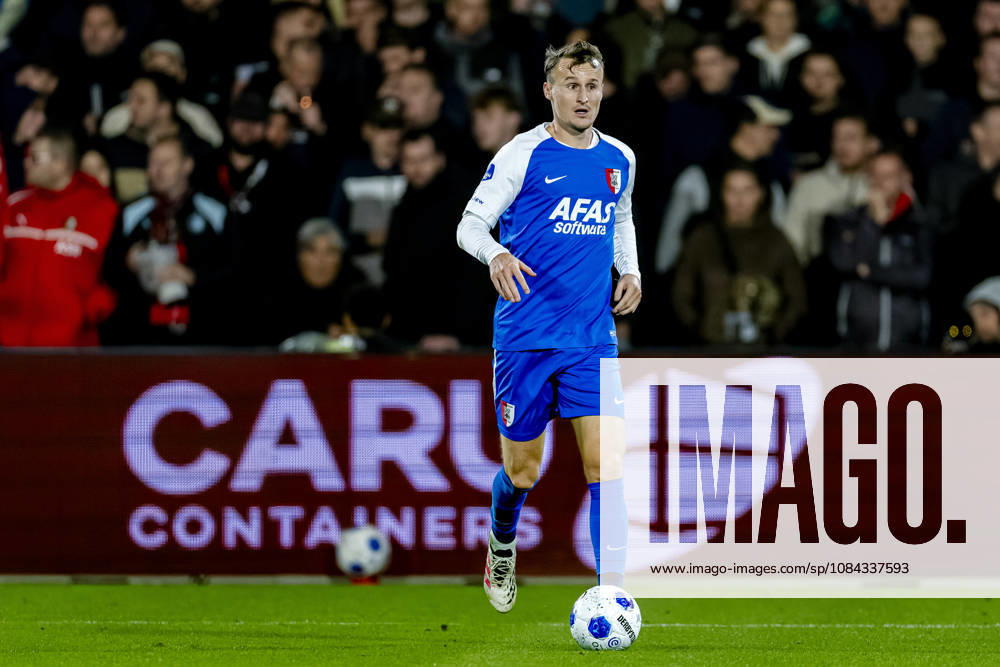 ROTTERDAM - AZ Alkmaar midfielder Peer Koopmeiners during the Vriendenloterij Eredivisie match between Feyenoord and AZ at De Kuip on 10 October 2026 in Rotterdam, Netherlands. (Photo by DeFodi Images) -