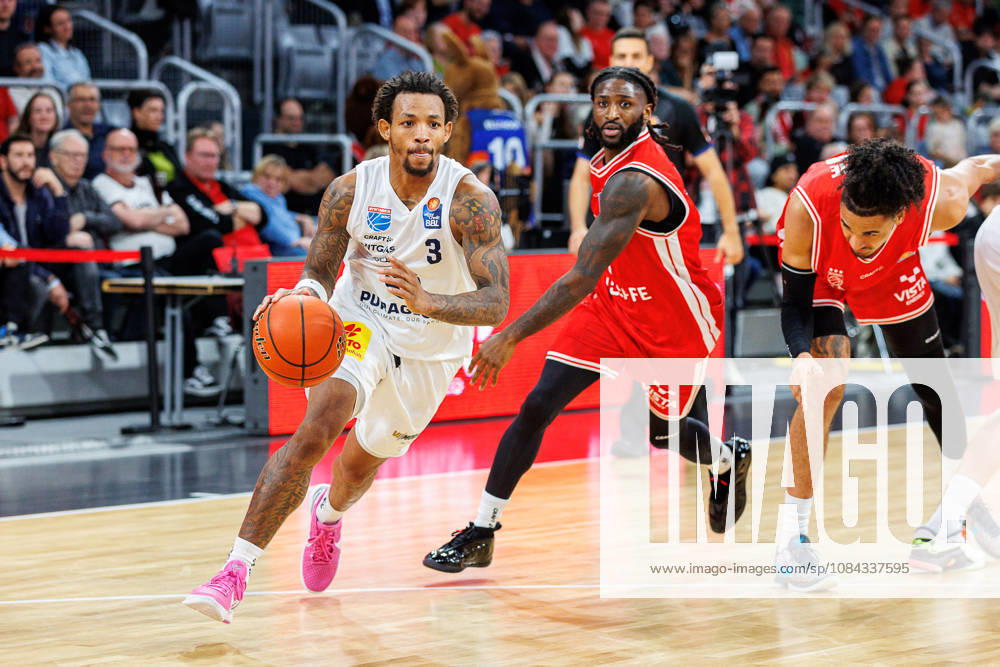 DeLonnie Hunt (Syntainics MBC, 03), Jordan Jones (BMA365 Bamberg Baskets, 04), BMA365 Bamberg Baskets vs. Syntainics MBC, Basketball, easyCredit BBL, 5. Spieltag, 10.10.2026 BMA365 Bamberg Baskets vs. Syntainics MBC, Basketball, easyCredit BBL, 5. Spieltag, 10.10.2026 Bamberg
