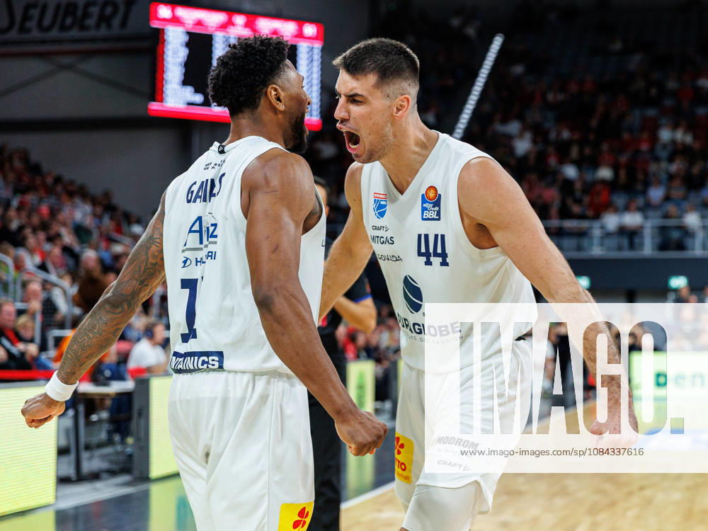 Anthony Gaines (Syntainics MBC, 11), Jure Planinic (Syntainics MBC, 44), jubelt, Jubel, positive Emotionen, positive Emotion, BMA365 Bamberg Baskets vs. Syntainics MBC, Basketball, easyCredit BBL, 5. Spieltag, 10.10.2026 BMA365 Bamberg Baskets vs. Syntainics MBC, Basketball, easyCredit BBL, 5. Spieltag, 10.10.2026 Bamberg