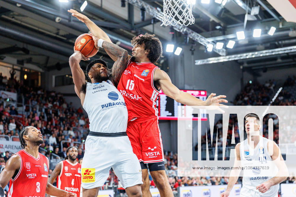 Anthony Gaines (Syntainics MBC, 11), Brendan Terry (BMA365 Bamberg Baskets, 15), BMA365 Bamberg Baskets vs. Syntainics MBC, Basketball, easyCredit BBL, 5. Spieltag, 10.10.2026 BMA365 Bamberg Baskets vs. Syntainics MBC, Basketball, easyCredit BBL, 5. Spieltag, 10.10.2026 Bamberg