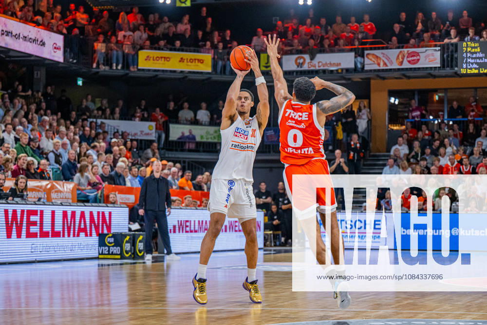1. Basketball Bundesliga, easyCredit BBL, Saison 2026 2027, Herren, Hauptrunde, 5. Spieltag, 10.10.2026, RASTA Vechta - ratiopharm ulm Jaylen Sims ( 30 - ratiopharm ulm) beim Jumpshot Vechta RASTA Dome Niedersachsen Deutschland